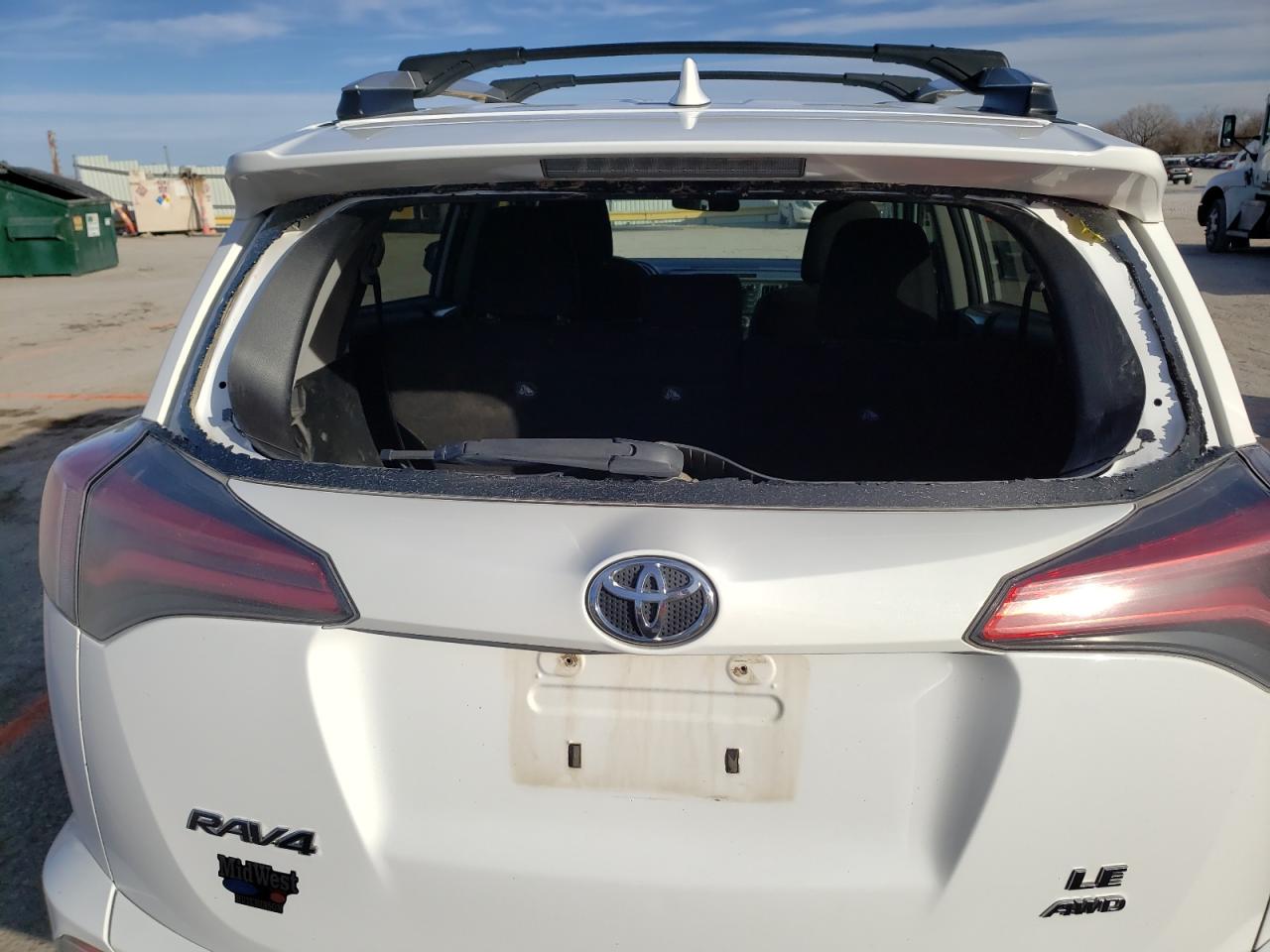 Photo 9 from auction – 2016 TOYOTA RAV4 LE with VIN 2T3BFREV6GW528311