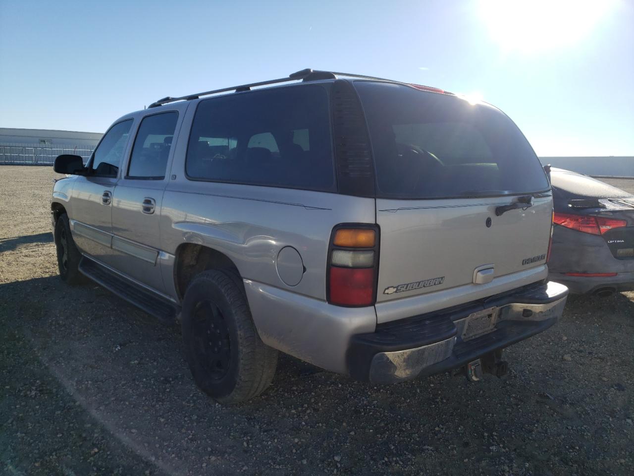 Photo 3 from auction – 2004 CHEVROLET SUBURBAN with VIN 1GNEC16Z14J252582