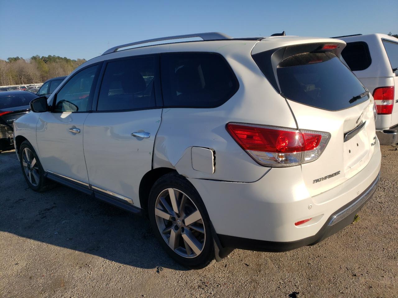 Photo 3 from auction – 2015 NISSAN PATHFINDER with VIN 5N1AR2MM6FC646052