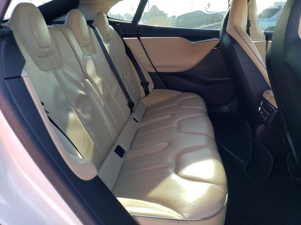 Photo 6 from auction – 2013 TESLA MODEL S with VIN 5YJSA1CP2DFP06477