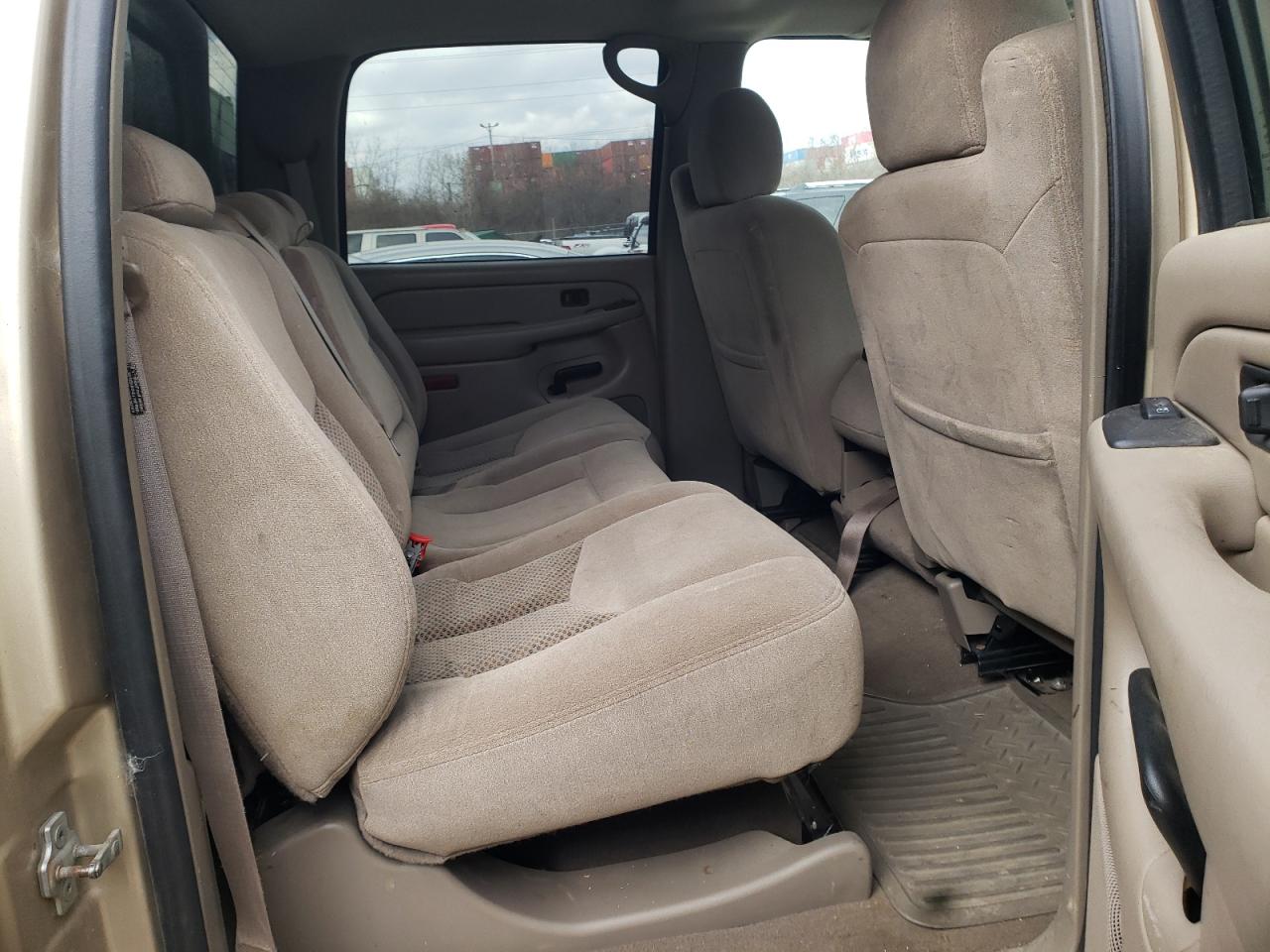 Photo 6 from auction – 2004 CHEVROLET SILVERADO with VIN 1GCHC23U54F161631