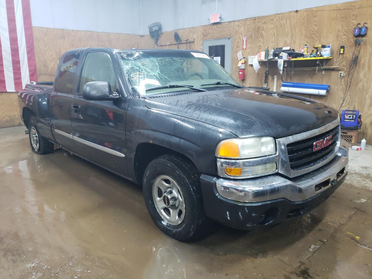 GMC NEW SIERRA 2003 with VIN 1GTEC19T33Z278858 - Photo from auction
