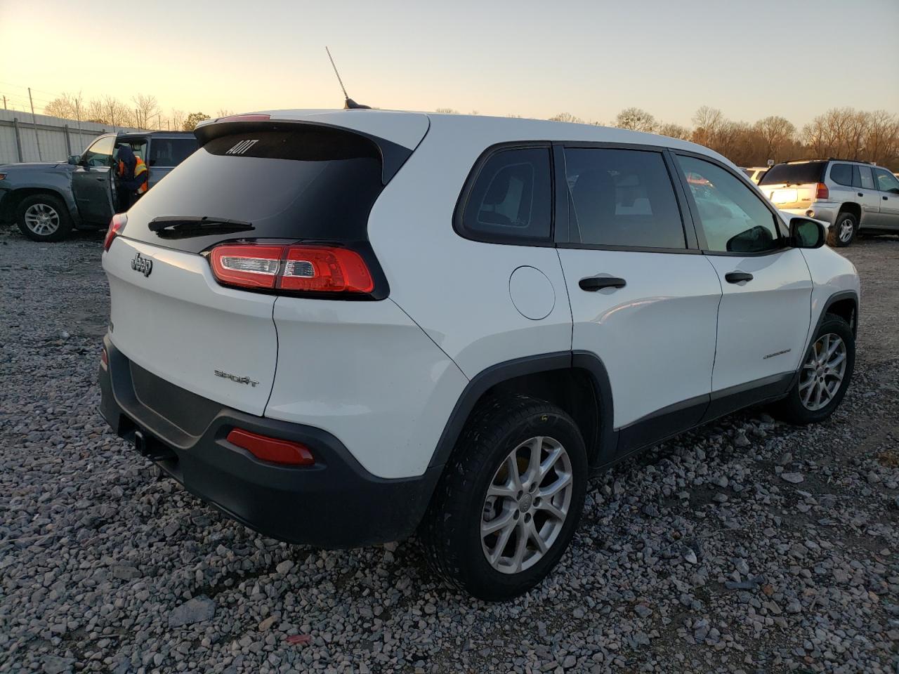 Photo 4 from auction – 2014 JEEP CHEROKEE S with VIN 1C4PJLAB3EW126919
