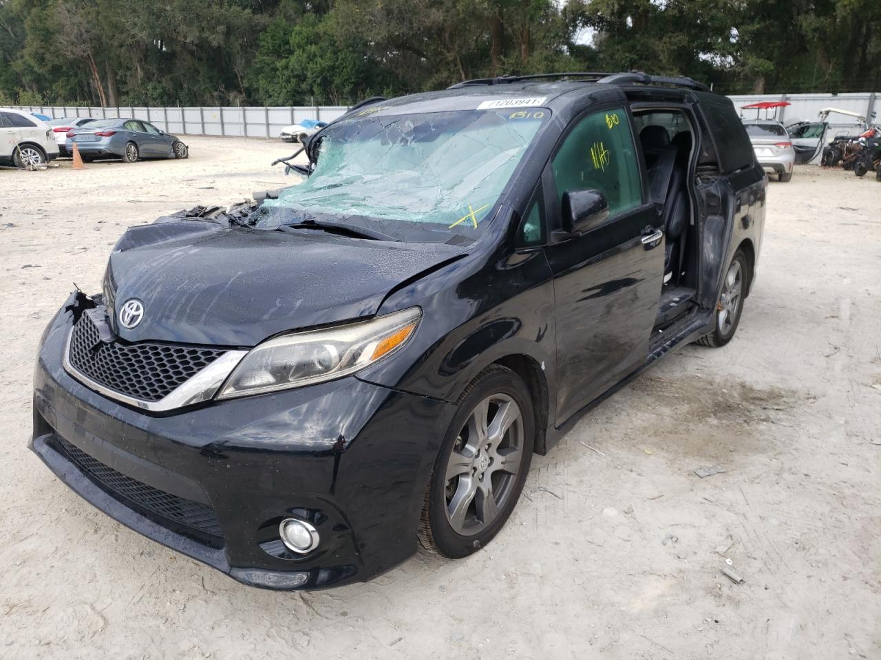 Photo 2 from auction – 2017 TOYOTA SIENNA SE with VIN 5TDXZ3DC6HS797521