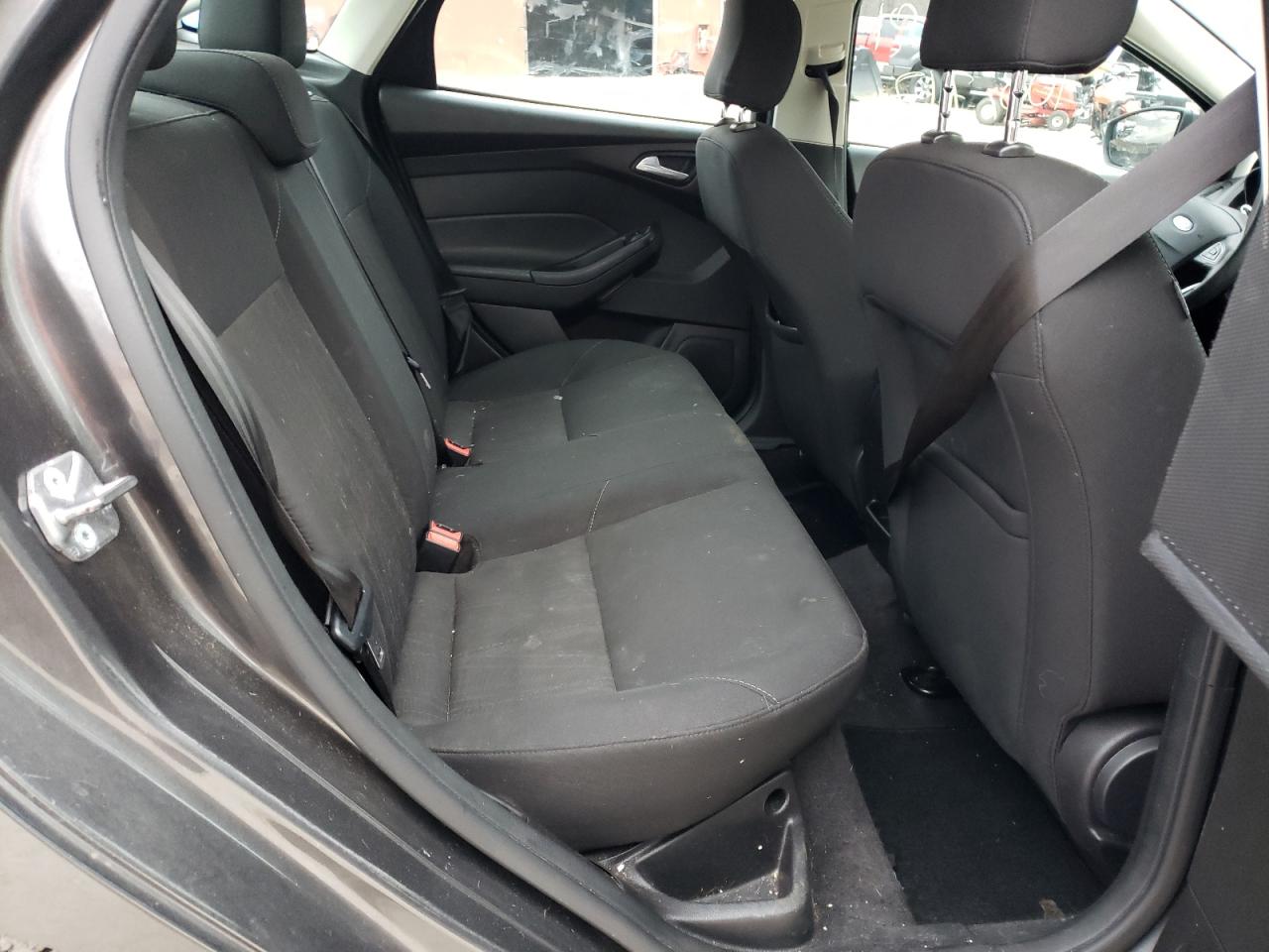 Photo 6 from auction – 2016 FORD FOCUS SE with VIN 1FADP3F24GL247852