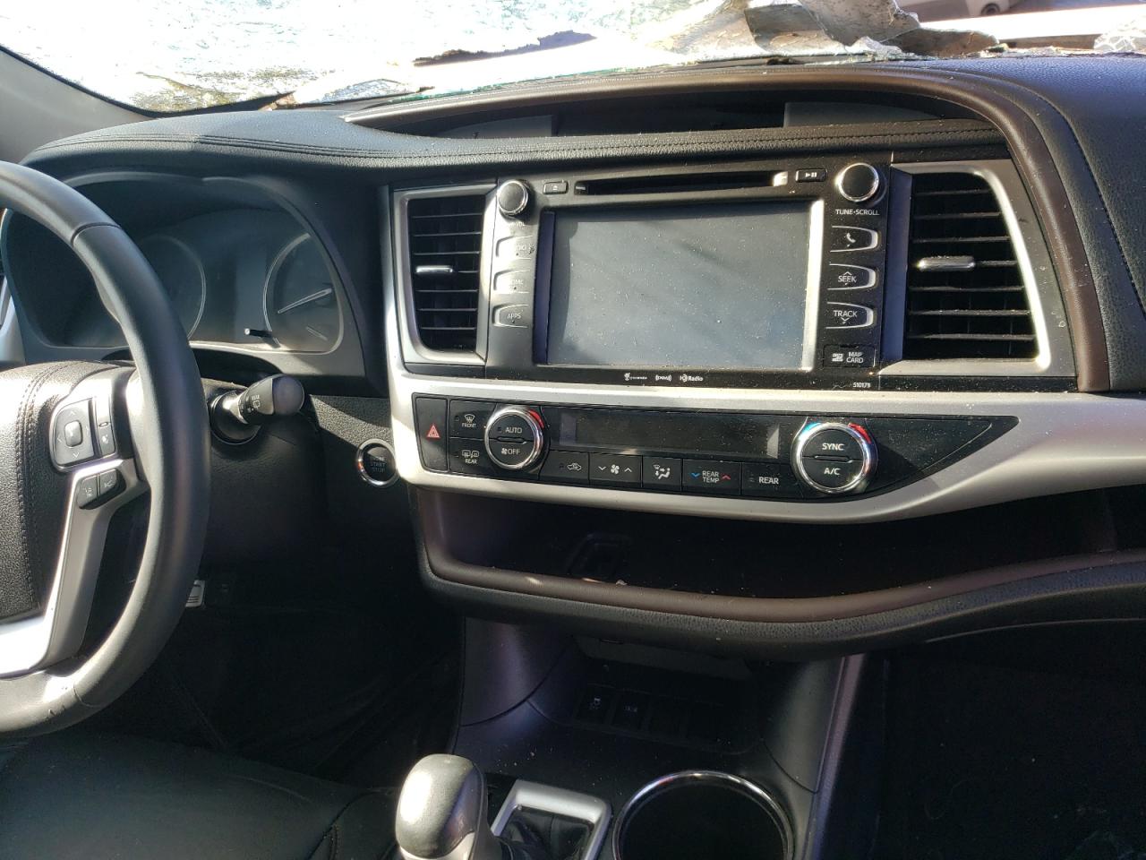 Photo 9 from auction – 2018 TOYOTA HIGHLANDER with VIN 5TDKZRFH4JS248038