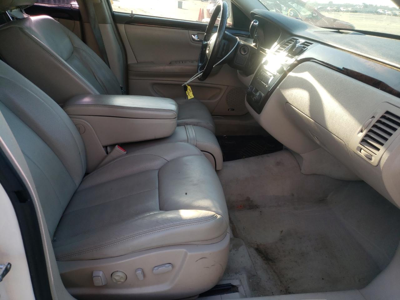 Photo 5 from auction – 2008 CADILLAC DTS with VIN 1G6KD57Y88U123218
