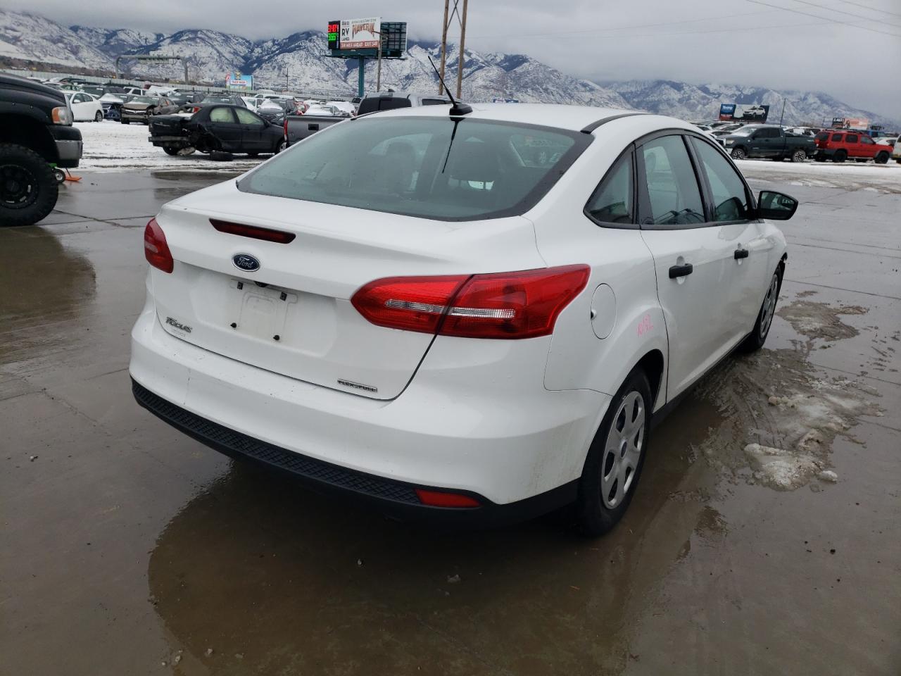Photo 4 from auction – 2015 FORD FOCUS S with VIN 1FADP3E26FL281078