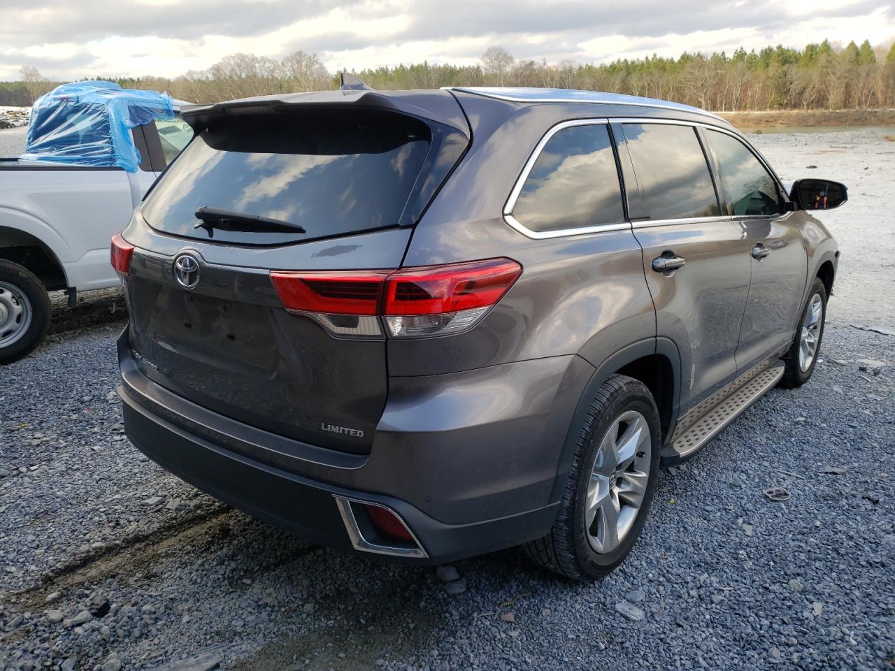Photo 4 from auction – 2019 TOYOTA HIGHLANDER with VIN 5TDYZRFHXKS344574
