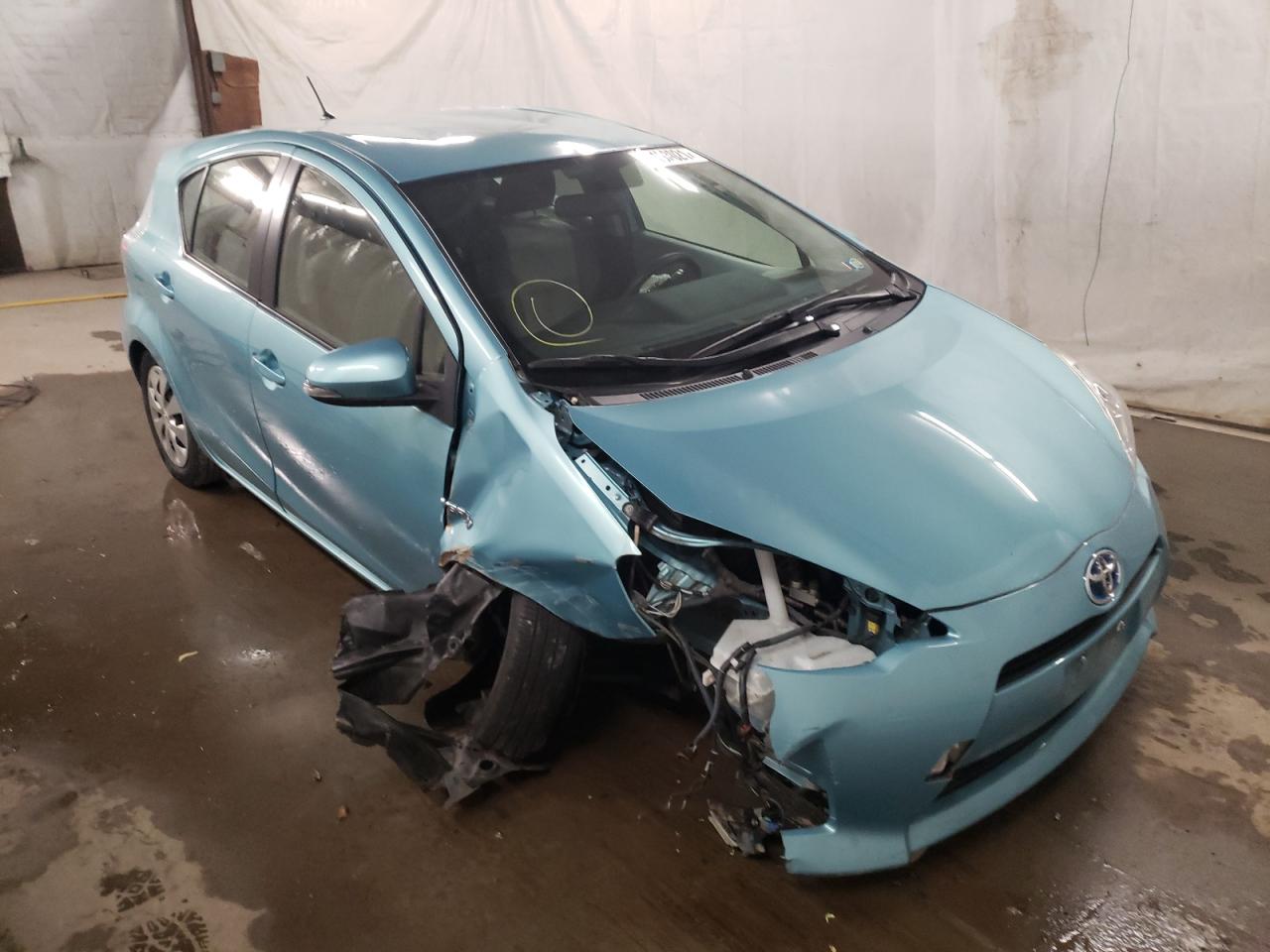Photo 9 from auction – 2014 TOYOTA PRIUS C with VIN JTDKDTB3XE1072850