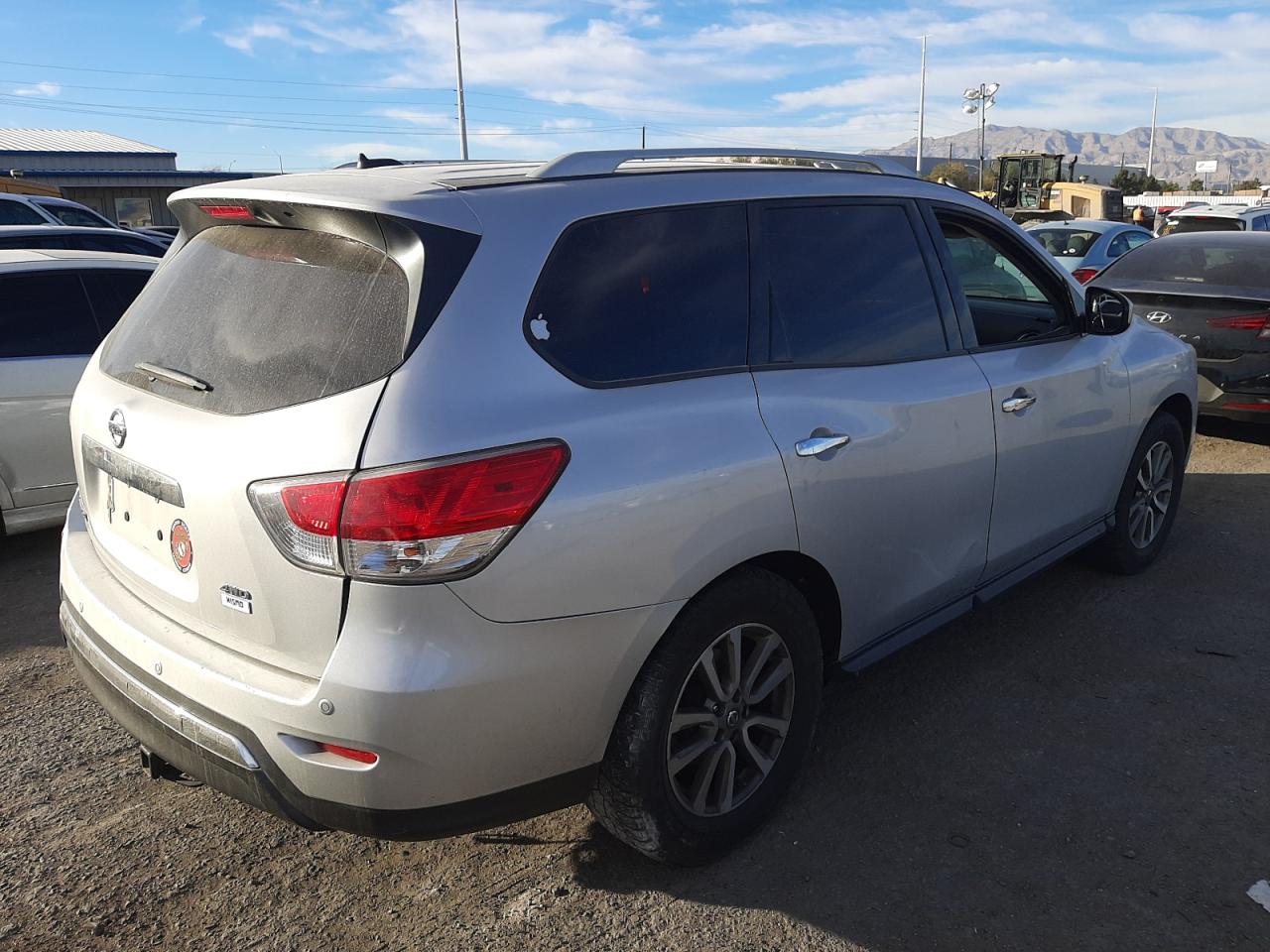 Photo 4 from auction – 2014 NISSAN PATHFINDER with VIN 5N1AR2MM9EC650675