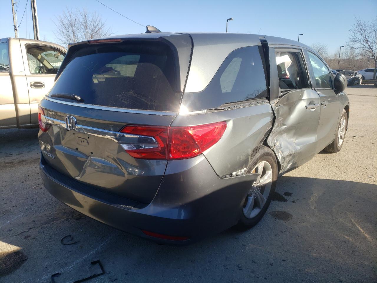 Photo 4 from auction – 2018 HONDA ODYSSEY EX with VIN 5FNRL6H73JB013718