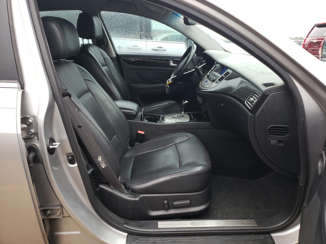 Photo 5 from auction – 2013 HYUNDAI GENESIS 3. with VIN KMHGC4DD0DU220050