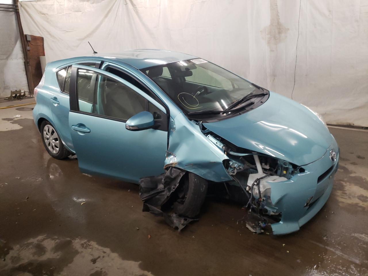 Photo 1 from auction – 2014 TOYOTA PRIUS C with VIN JTDKDTB3XE1072850
