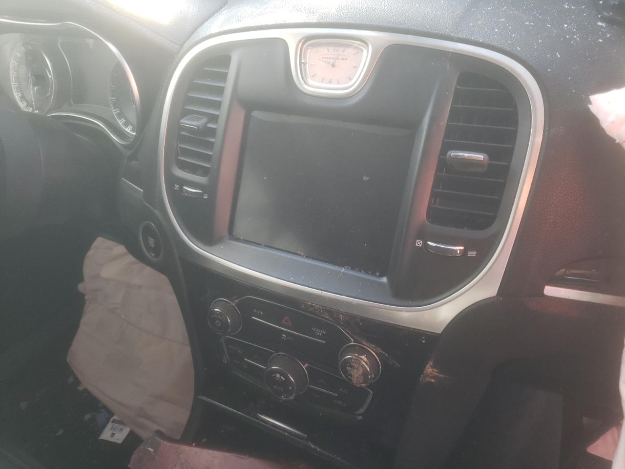 Photo 9 from auction – 2017 CHRYSLER 300C with VIN 2C3CCAKG9HH566691