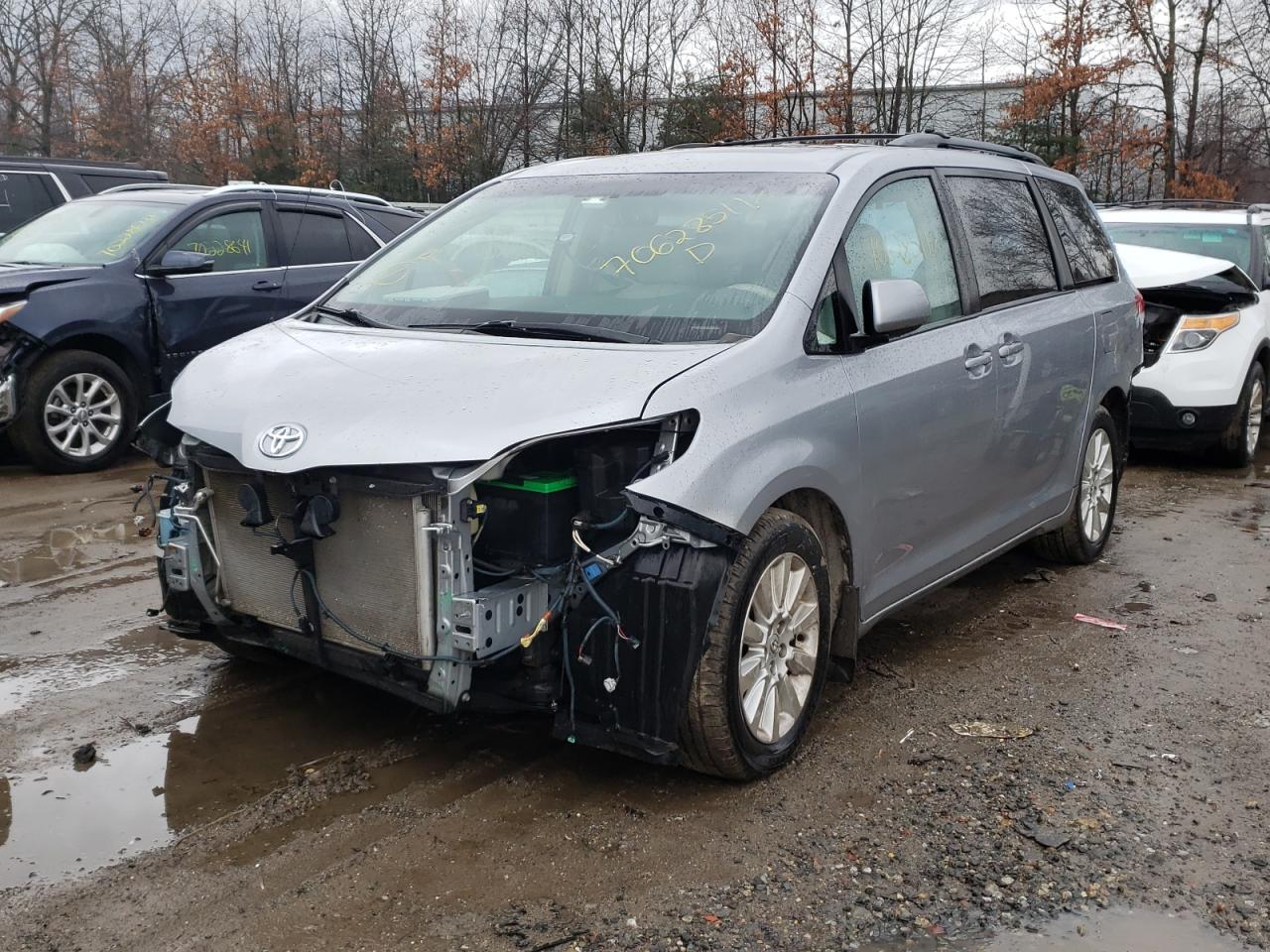 Photo 2 from auction – 2011 TOYOTA SIENNA XLE with VIN 5TDDK3DC2BS011065