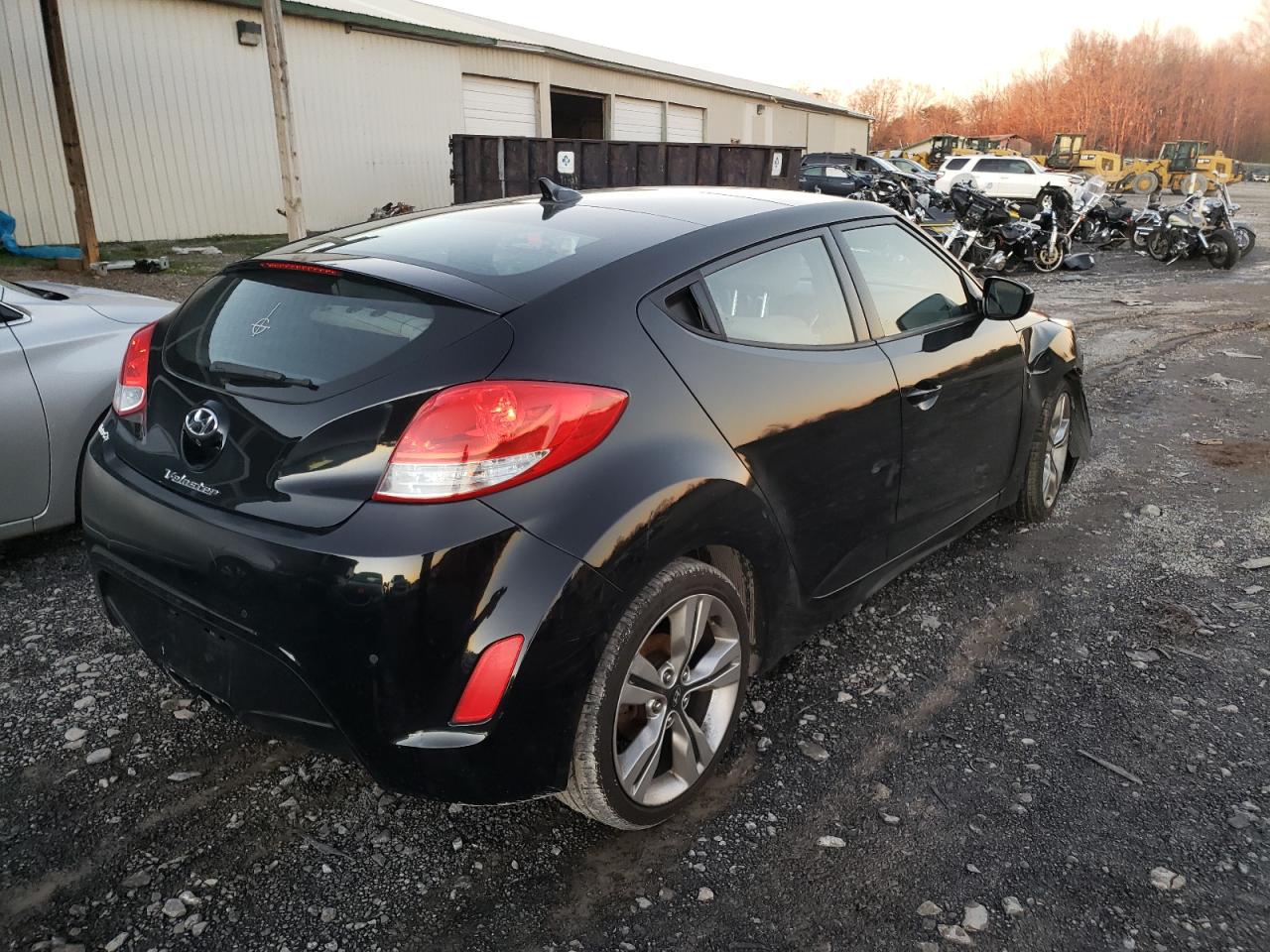Photo 4 from auction – 2014 HYUNDAI VELOSTER with VIN KMHTC6AD9EU182477
