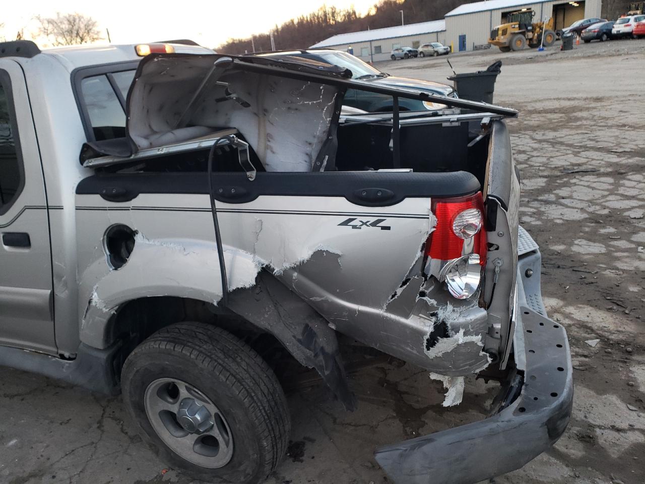صورة رقم 9 من المزاد - 2005 FORD EXPLORER S مع VIN 1FMZU77K65UA47556