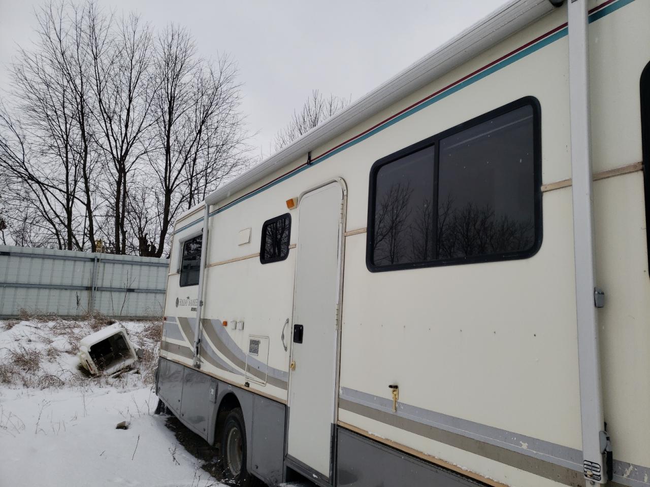 Photo 10 from auction – 1994 FORD MOTORHOME with VIN 3FCMF53G1RJB05907