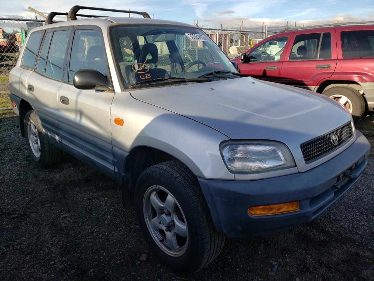 TOYOTA RAV4 1997 with VIN JT3GP10V5V7013101 - Photo from auction