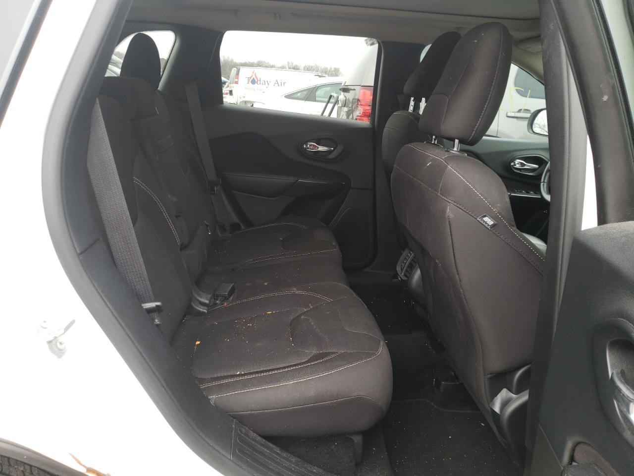 Photo 6 from auction – 2016 JEEP CHEROKEE L with VIN 1C4PJLCB6GW114165