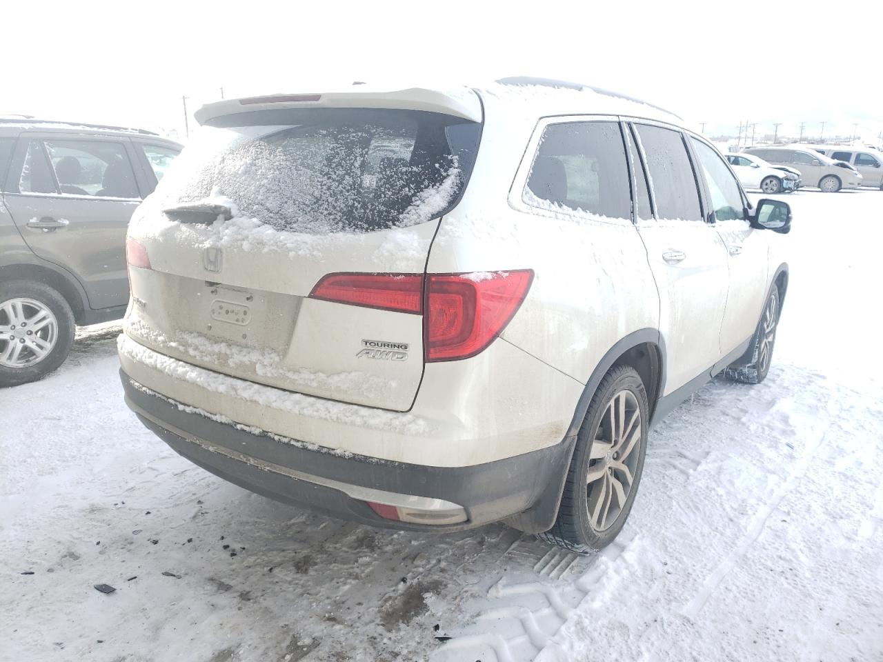 Photo 4 from auction – 2016 HONDA PILOT TOUR with VIN 5FNYF6H92GB039479