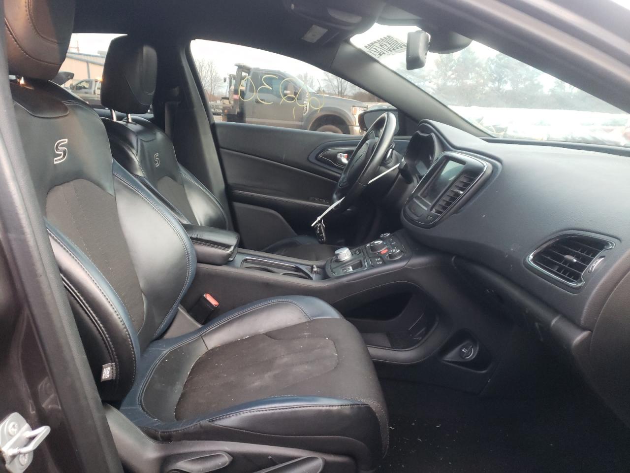 Photo 15 from auction – 2016 CHRYSLER 200 S with VIN 1C3CCCBB1GN114286