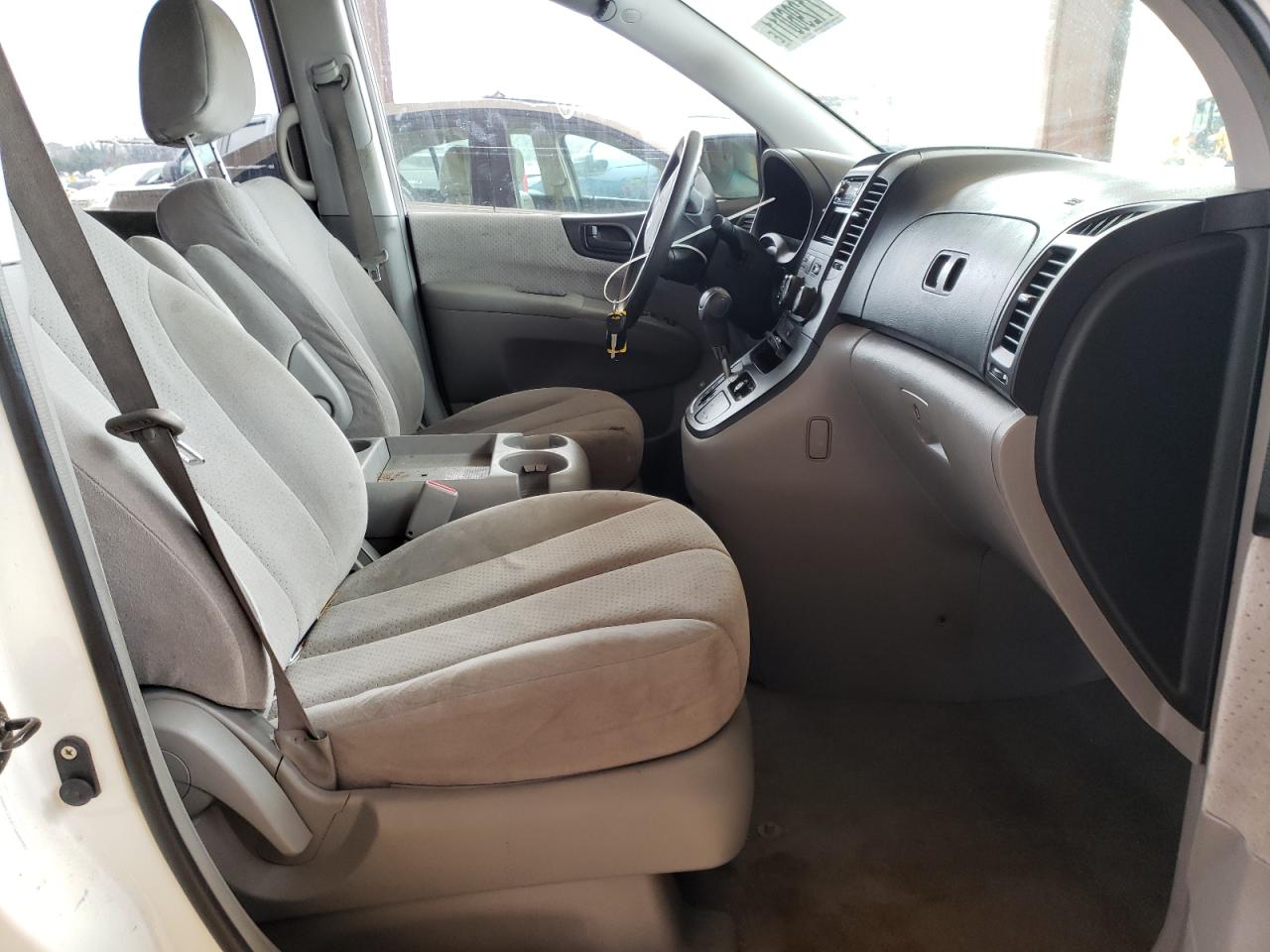 Photo 5 from auction – 2007 HYUNDAI ENTOURAGE with VIN KNDMC233576040401