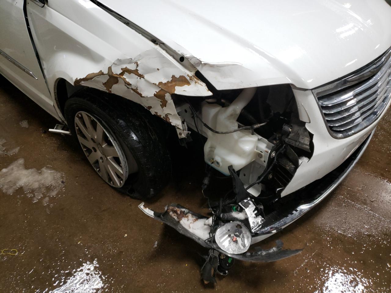 Photo 9 from auction – 2014 CHRYSLER TOWN & COU with VIN 2C4RC1BG8ER436641
