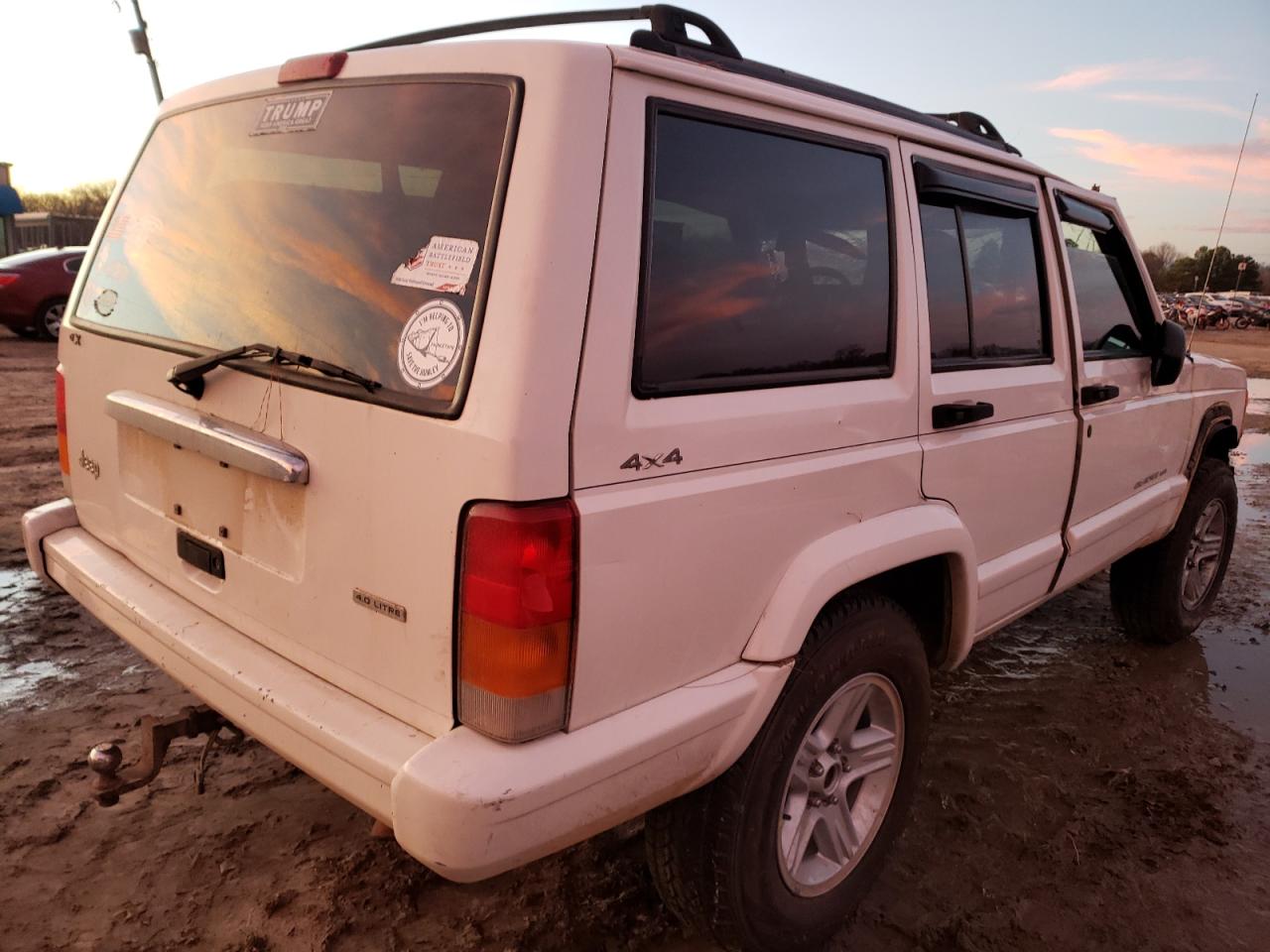 Photo 4 from auction – 2000 JEEP CHEROKEE L with VIN 1J4FF68S1YL111839