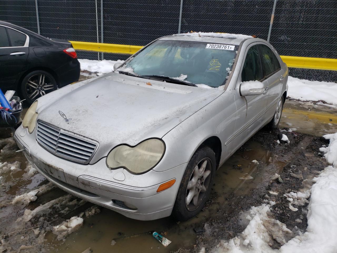 Photo 2 from auction – 2002 MERCEDES-BENZ C 320 with VIN WDBRF64J72F267016