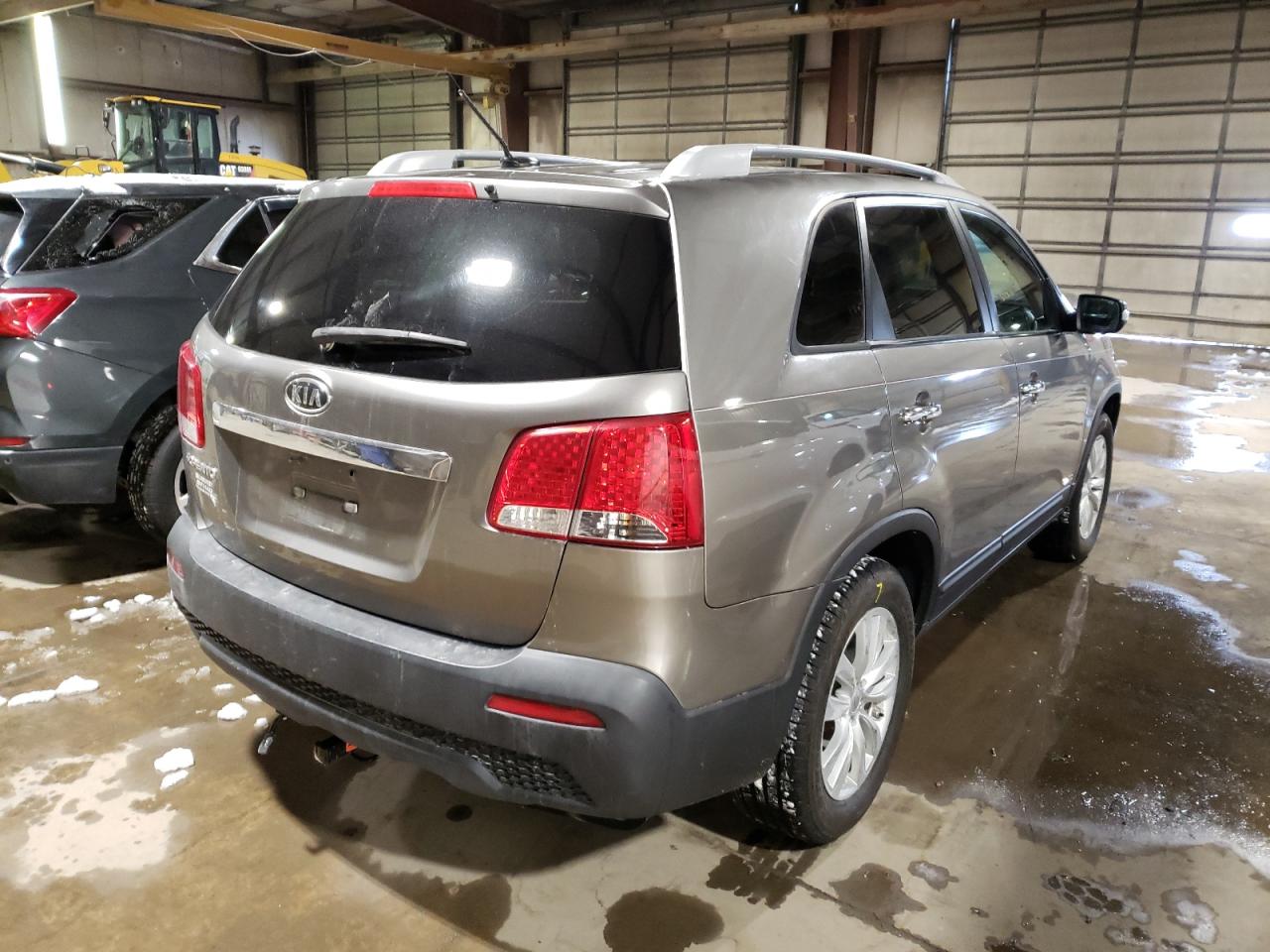 Photo 4 from auction – 2011 KIA SORENTO BA with VIN 5XYKTDA27BG049233