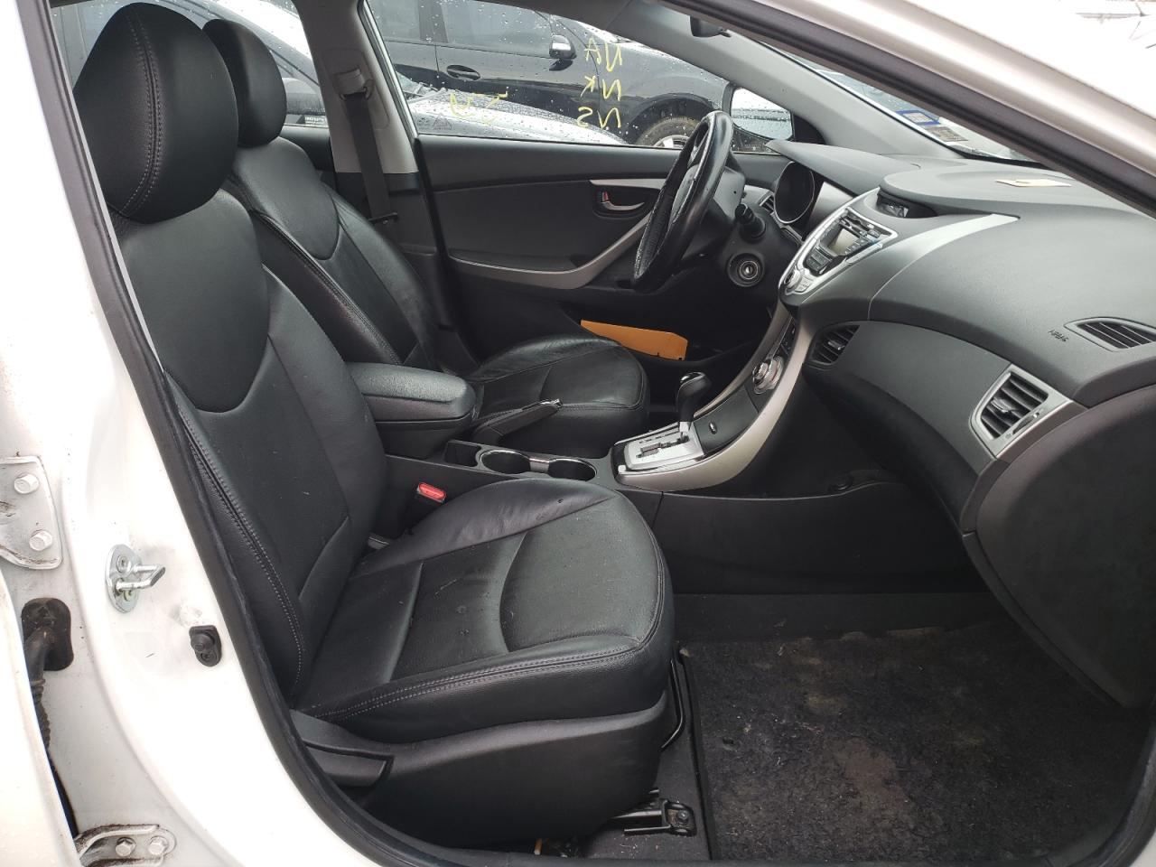 Photo 5 from auction – 2012 HYUNDAI ELANTRA GL with VIN 5NPDH4AE3CH137890