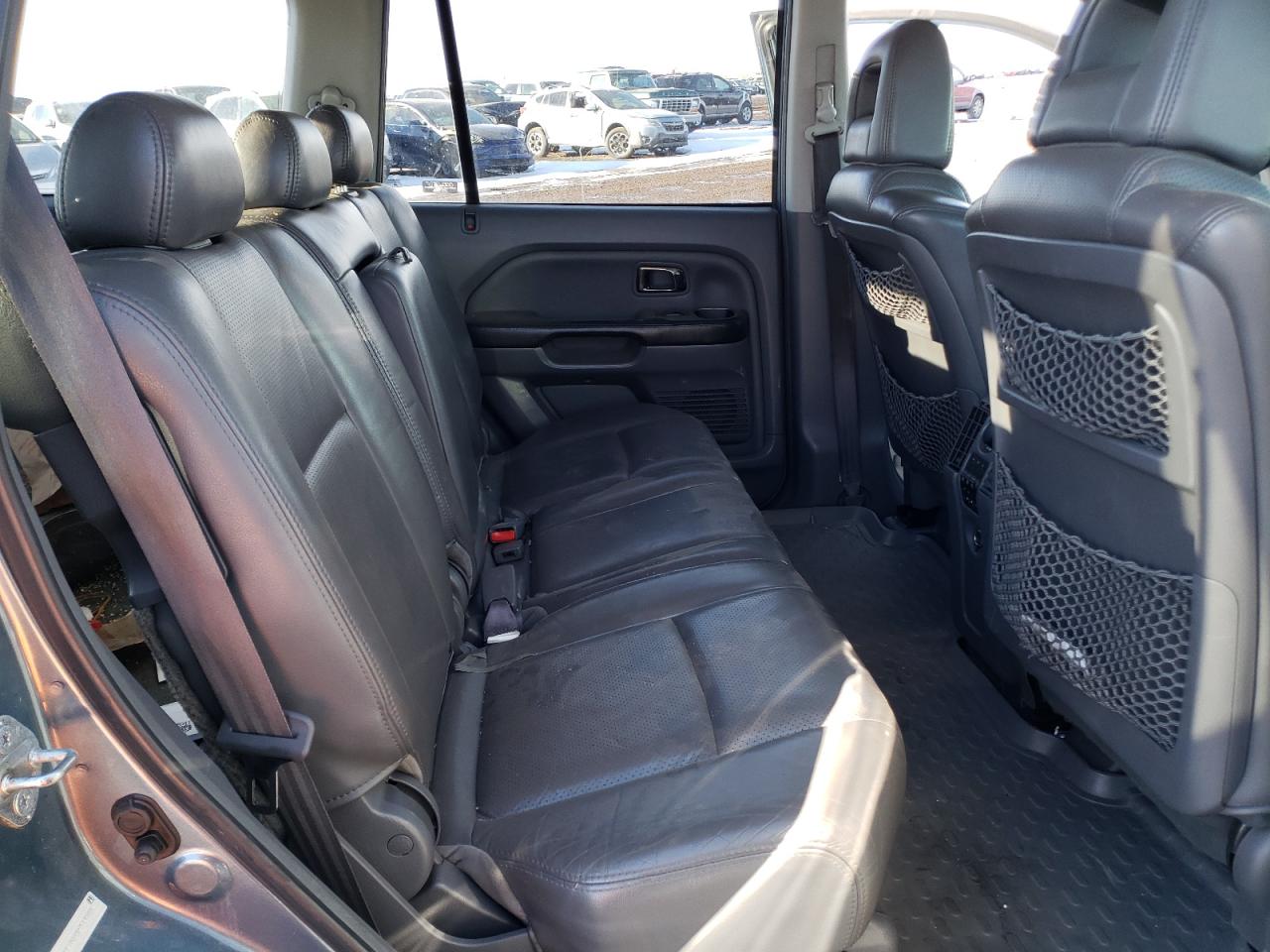 Photo 6 from auction – 2005 HONDA PILOT EXL with VIN 2HKYF18655H514355