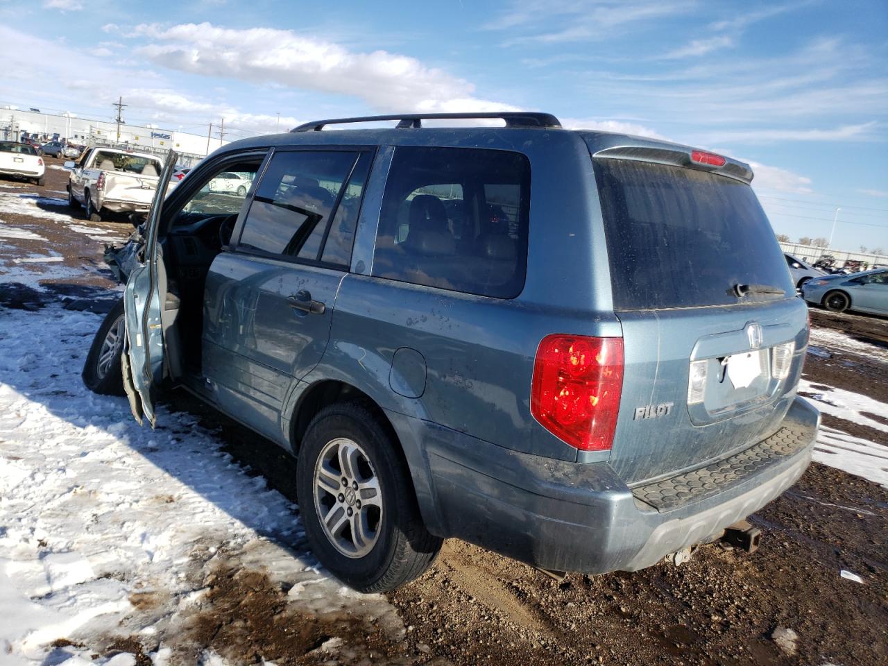 Photo 3 from auction – 2005 HONDA PILOT EXL with VIN 2HKYF18655H514355