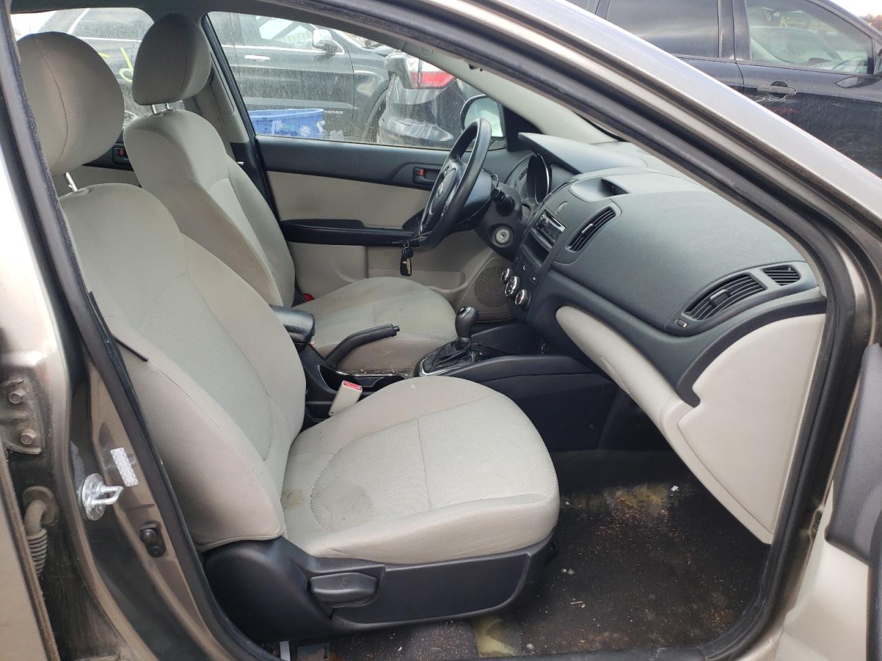 Photo 5 from auction – 2011 KIA FORTE EX with VIN KNAFU4A25B5420619