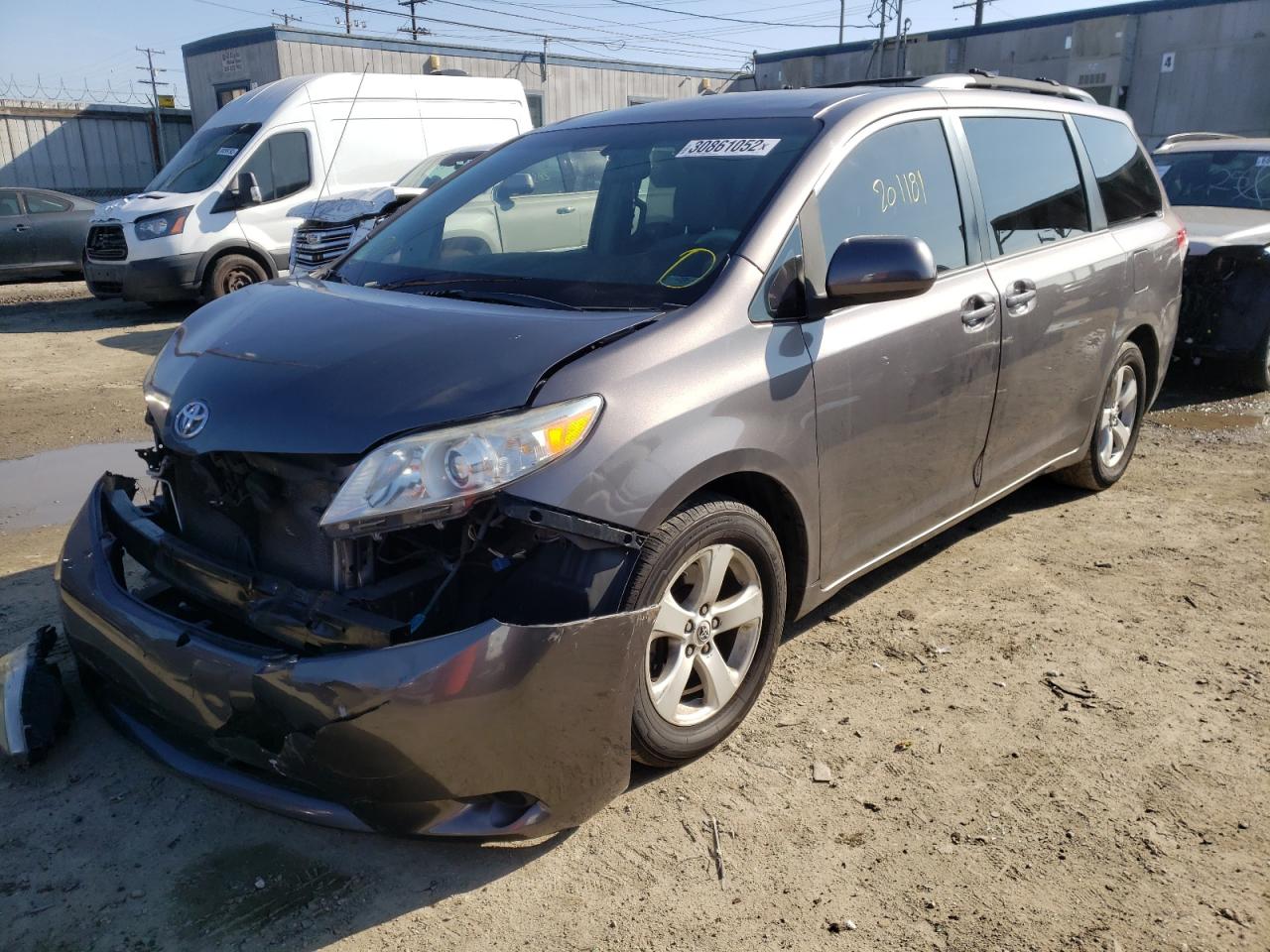 Photo 2 from auction – 2011 TOYOTA SIENNA LE with VIN 5TDKK3DC8BS132853