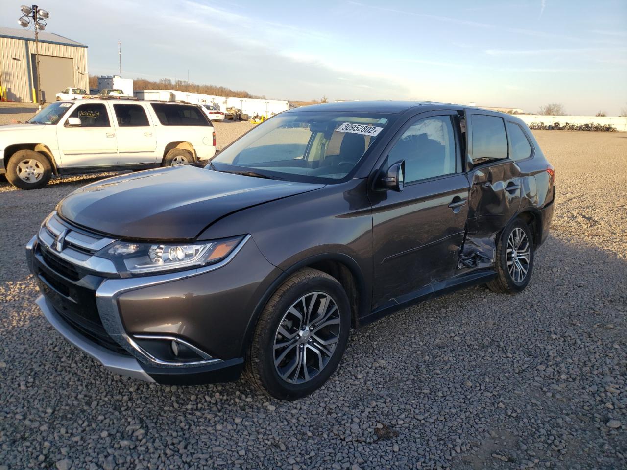 Photo 2 from auction – 2017 MITSUBISHI OUTLANDER with VIN JA4AD3A32HZ011795
