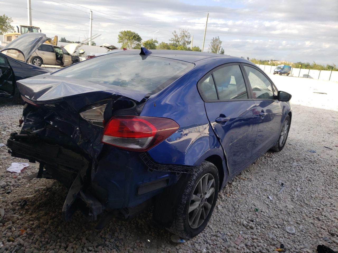 Photo 4 from auction – 2017 KIA FORTE LX with VIN 3KPFL4A75HE006898