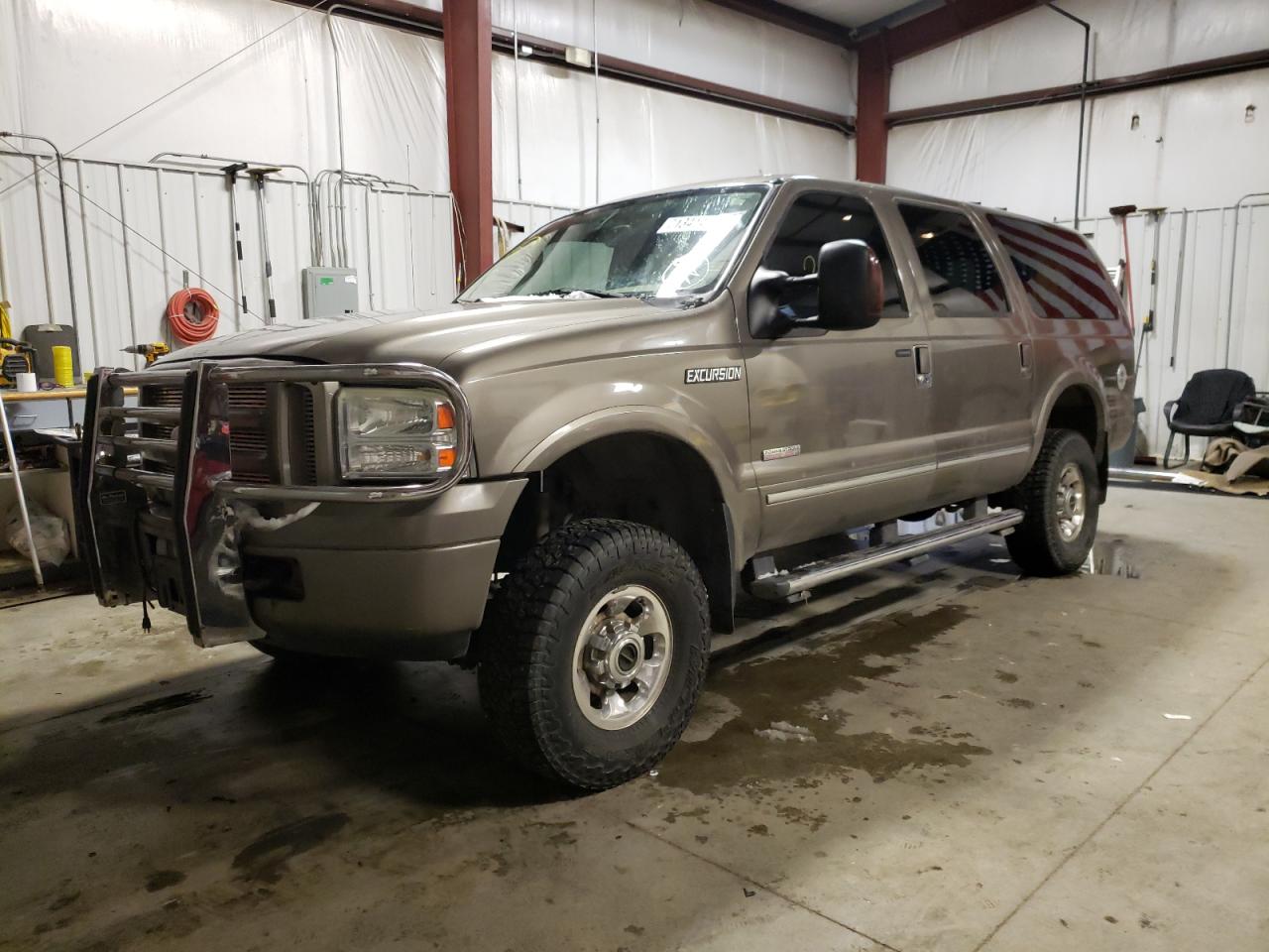 Photo 2 from auction – 2005 FORD EXCURSION with VIN 1FMSU43P15EB76641