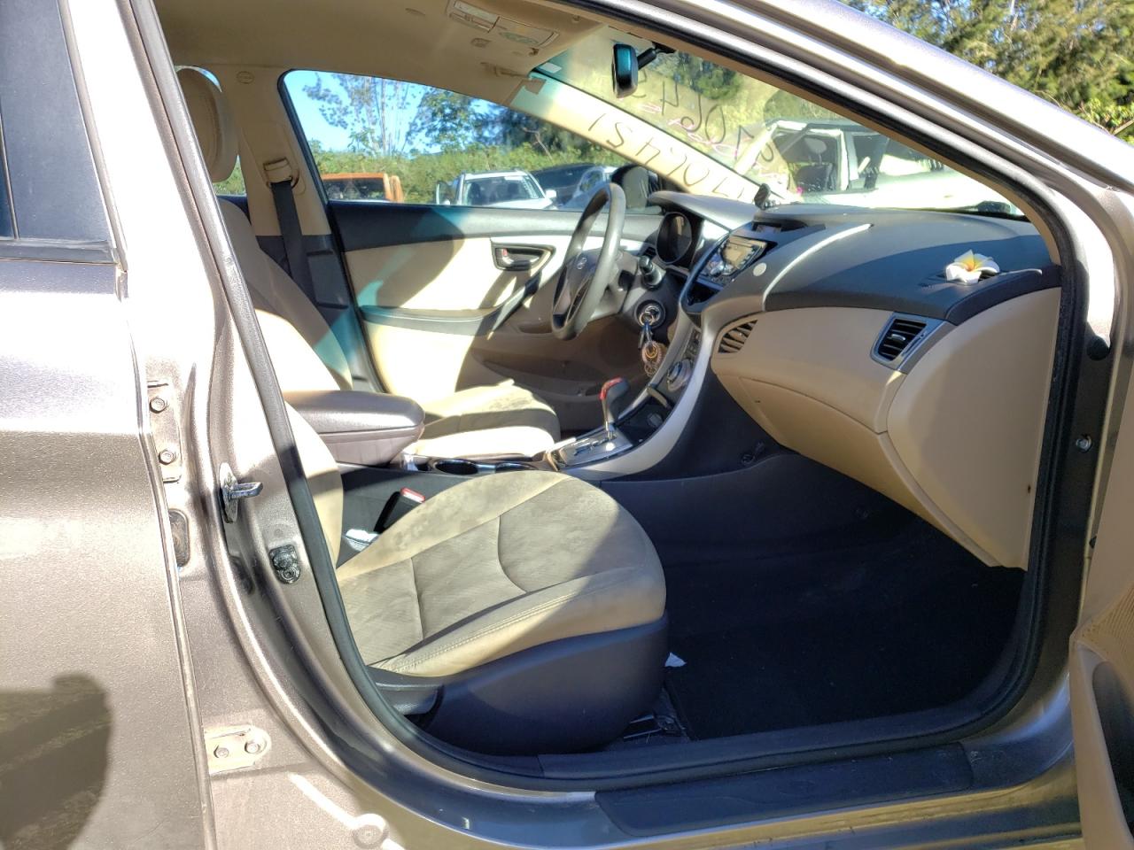 Photo 5 from auction – 2012 HYUNDAI ELANTRA GL with VIN 5NPDH4AEXCH127017
