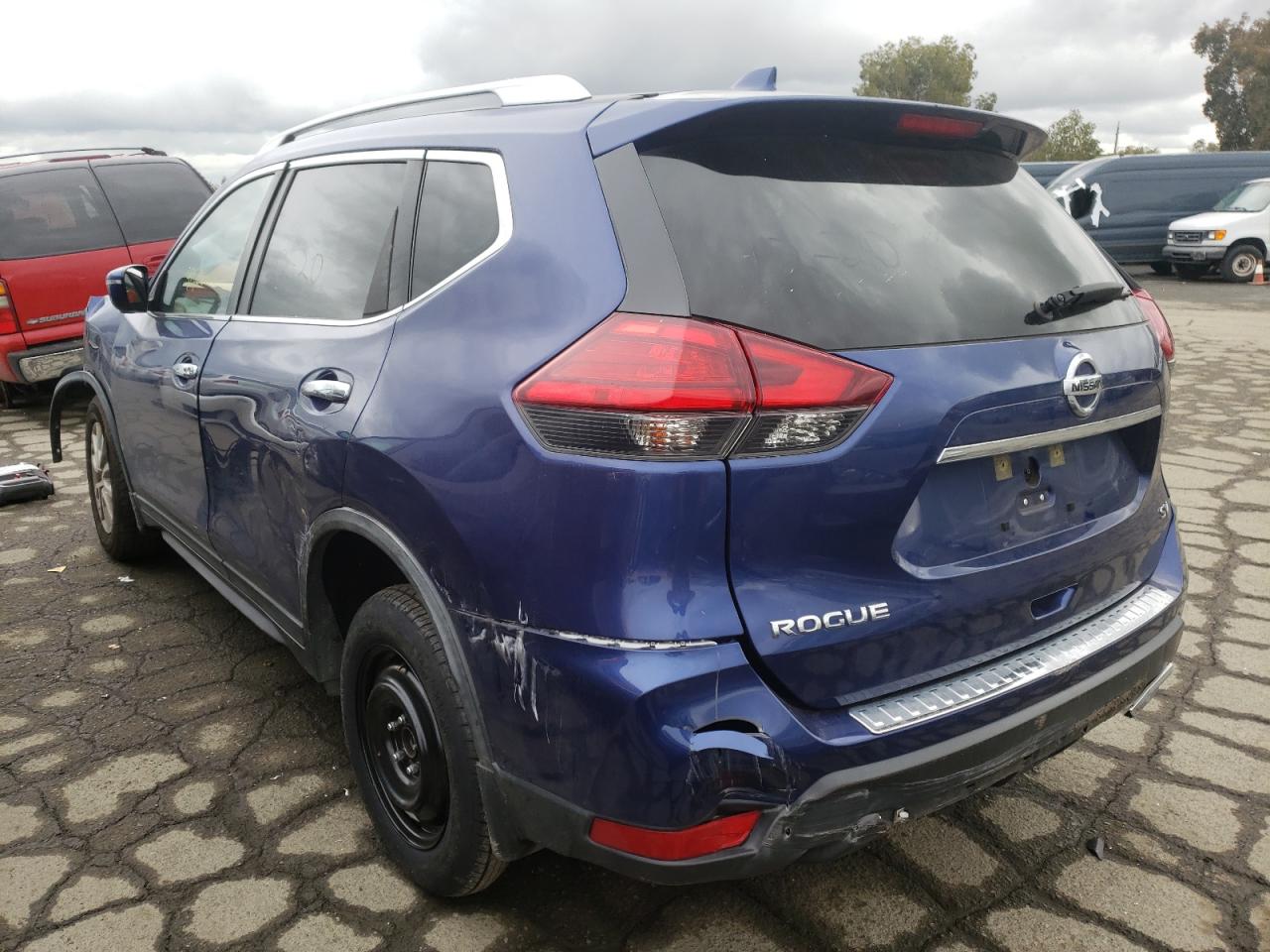 Photo 3 from auction – 2017 NISSAN ROGUE S with VIN KNMAT2MTXHP597978