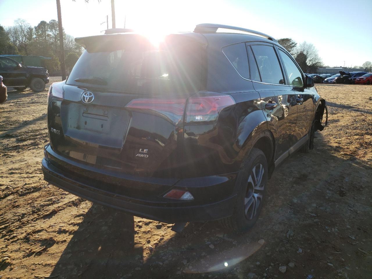 Photo 4 from auction – 2017 TOYOTA RAV4 LE with VIN 2T3BFREV4HW620938