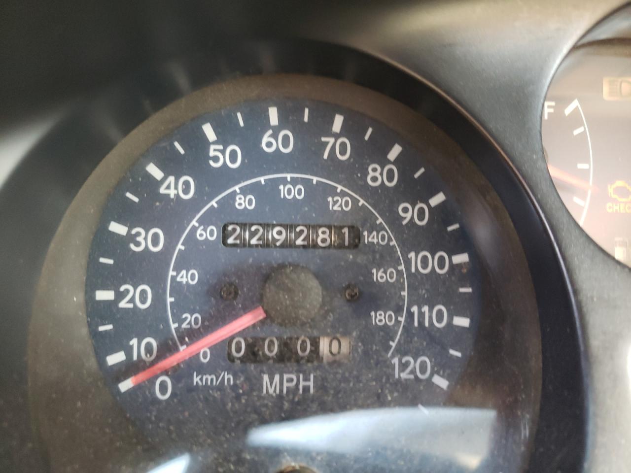 Photo 8 from auction – 1997 TOYOTA RAV4 with VIN JT3GP10V5V7013101
