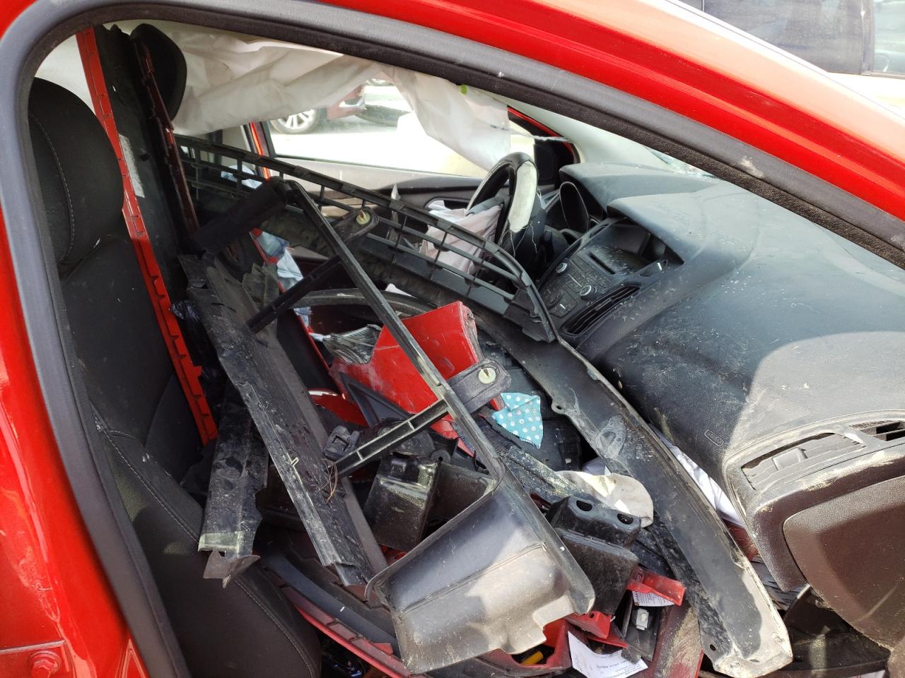 Photo 5 from auction – 2016 FORD FOCUS SE with VIN 1FADP3F22GL263533