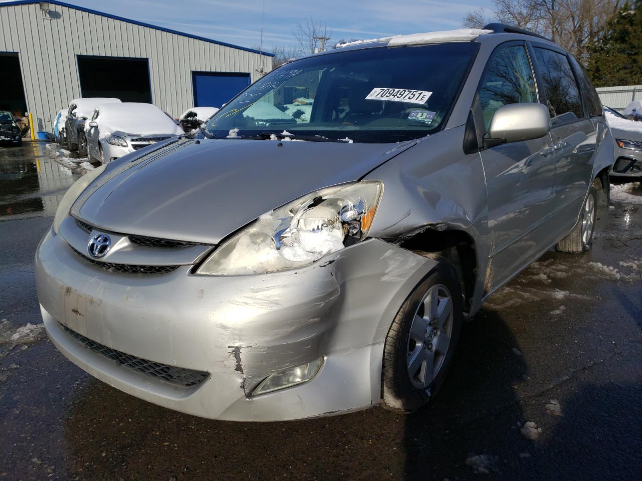 Photo 2 from auction – 2010 TOYOTA SIENNA with VIN 5TDYK4CC1AS296798