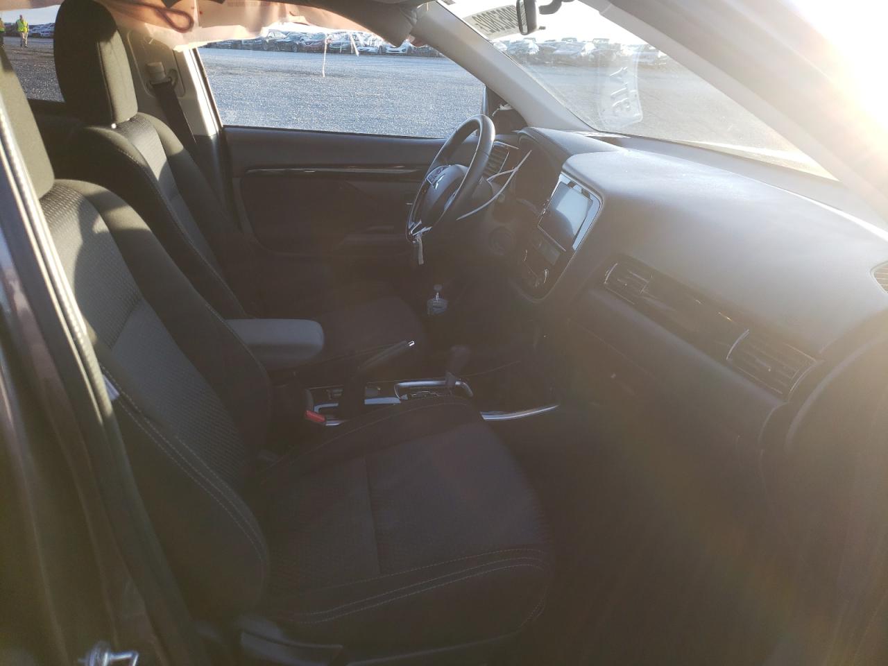 Photo 5 from auction – 2017 MITSUBISHI OUTLANDER with VIN JA4AD3A32HZ011795