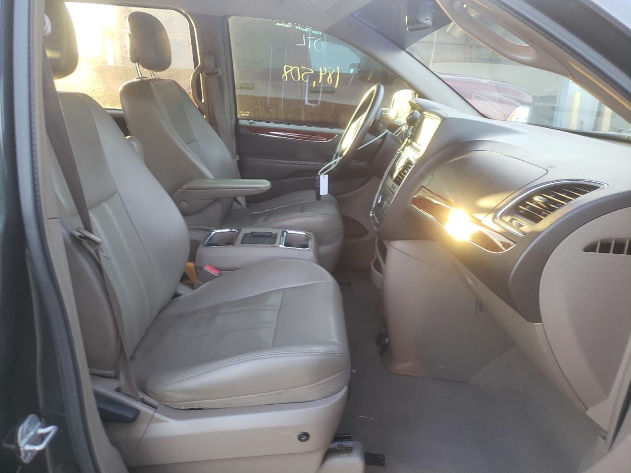 Photo 5 from auction – 2012 CHRYSLER TOWN & COU with VIN 2C4RC1BG2CR361268