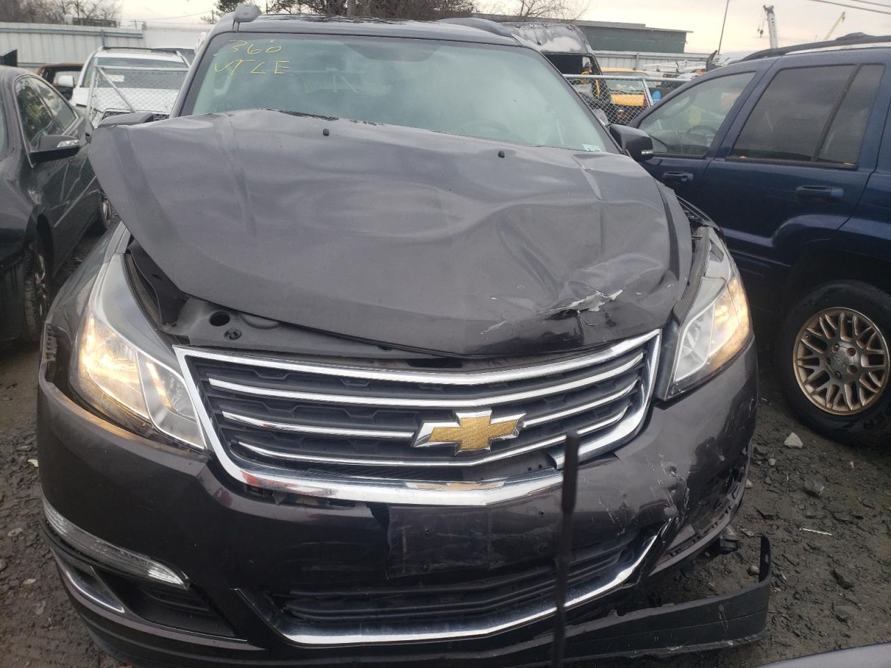 Photo 7 from auction – 2017 CHEVROLET TRAVERSE L with VIN 1GNKRGKD2HJ204772