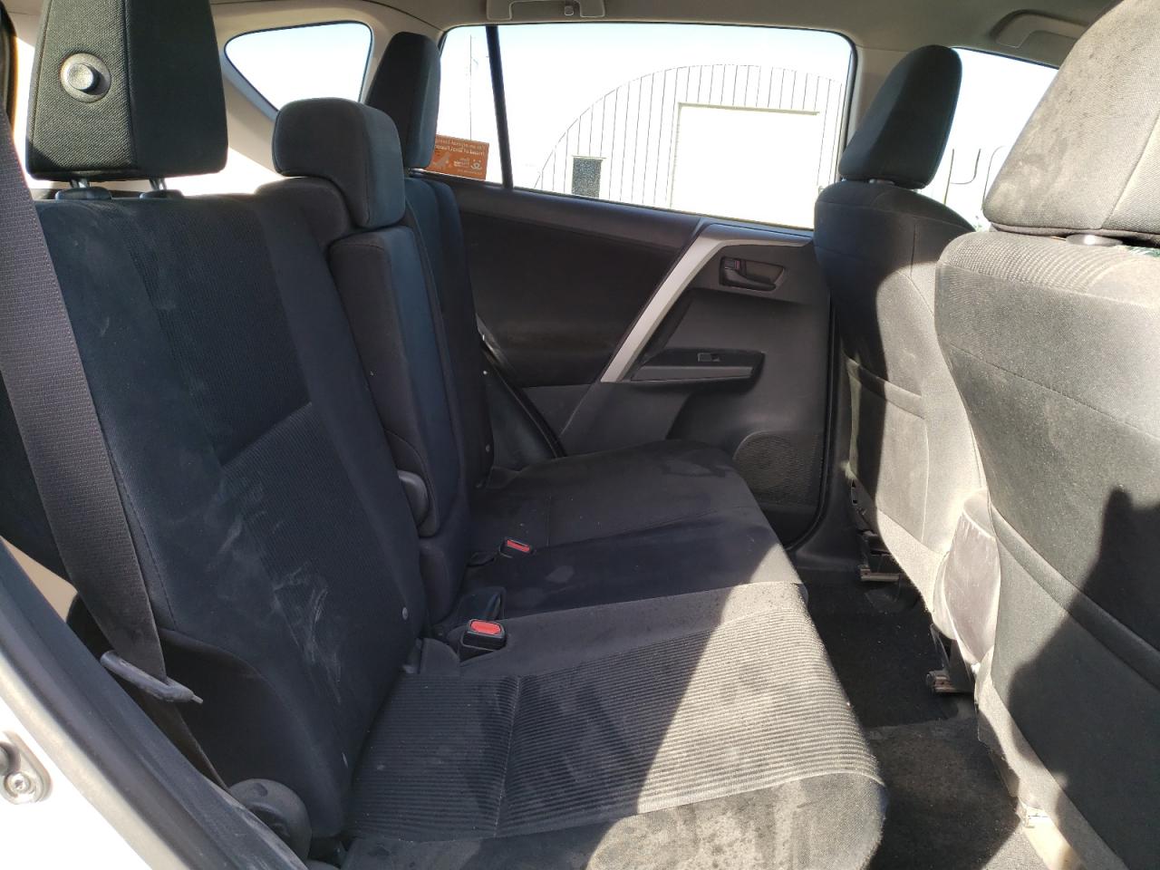 Photo 6 from auction – 2016 TOYOTA RAV4 LE with VIN 2T3BFREV6GW528311
